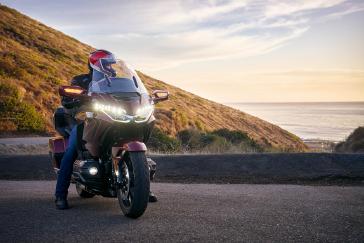 25 Honda Gold Wing Tour Bourdeaux Red Metallic Lifestyle