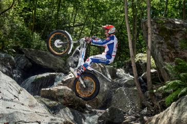 20 Montesa Cota 4RT260 action