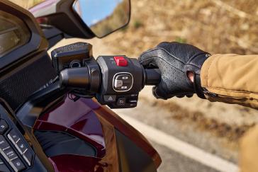 25 Honda Gold Wing Tour Bourdeaux Red Metallic Location Detail