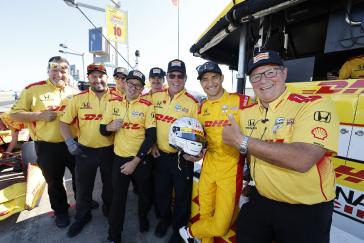 #10: Alex Palou, Chip Ganassi Racing Honda with team displaying his helmet bearing the names of all crew members